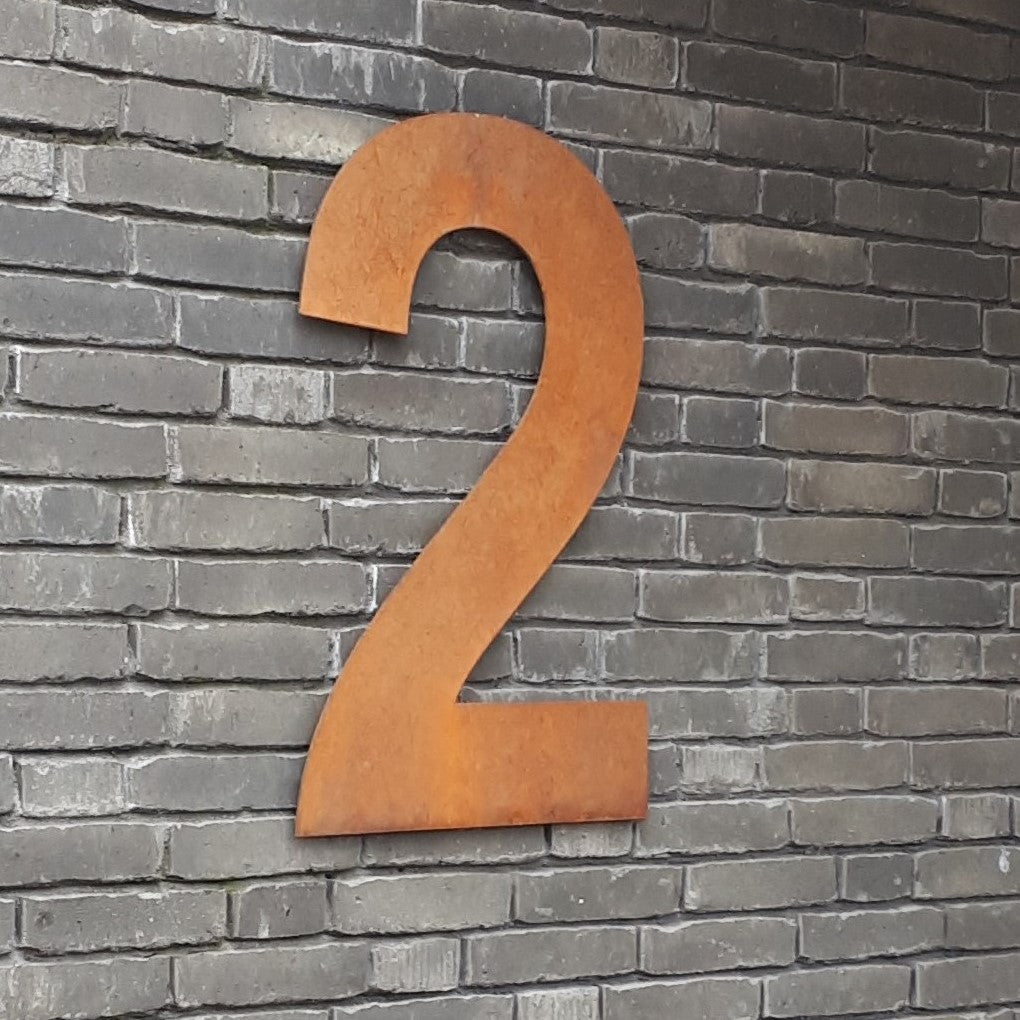 Een huisnummer van cortenstaal, een unieke en stijlvolle optie!