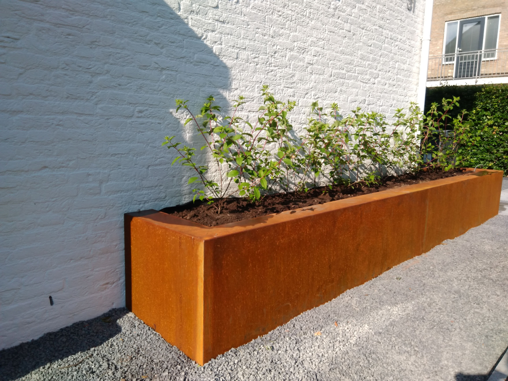 Maatwerk cortenstalen bloembak bekleding
