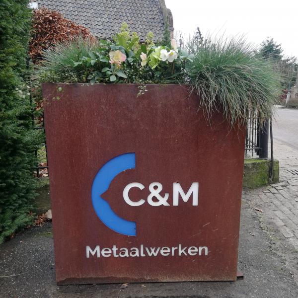 Plantenbak met logo cortenstaal