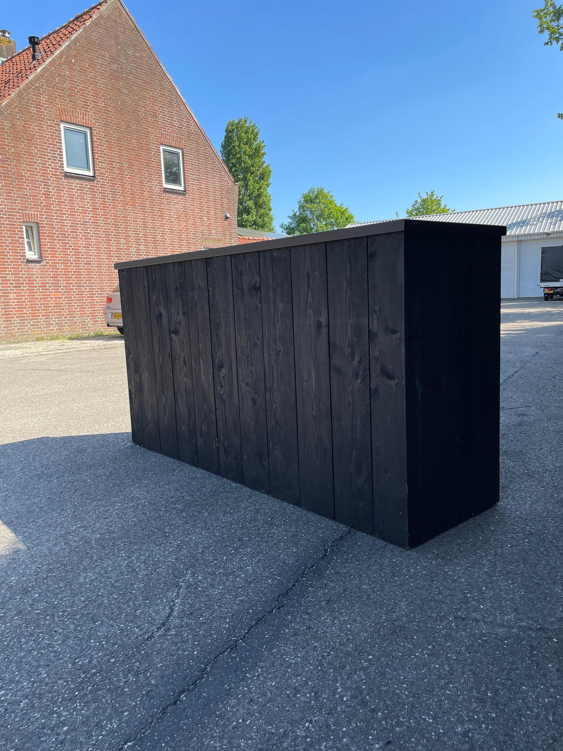 Grote zwarte plantenbak